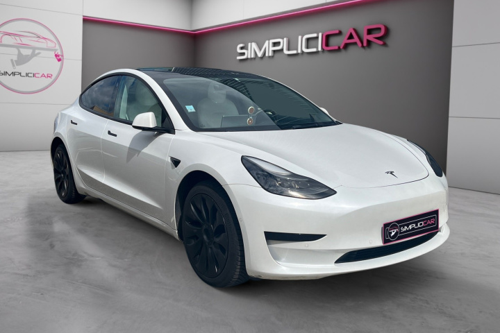 TESLA MODEL 3