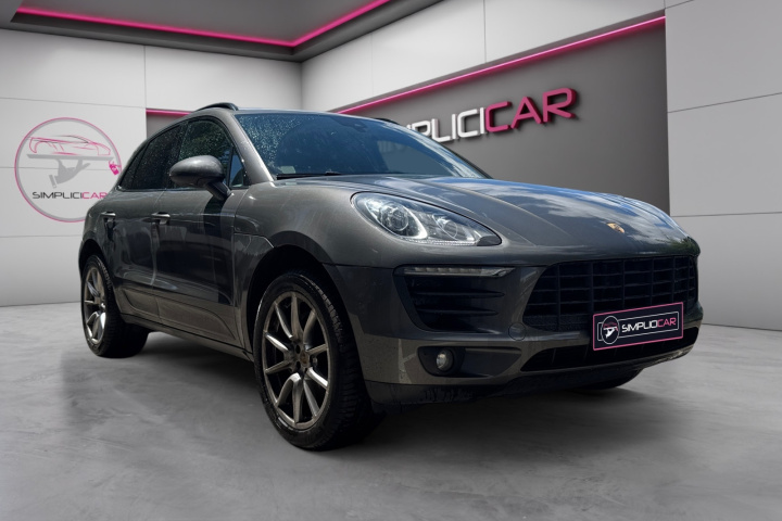 PORSCHE MACAN